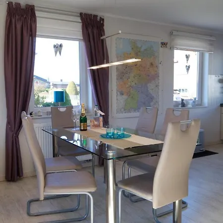 Inselblume 22 - Mit Garten Und Hund In Holiday home