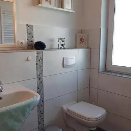 Inselblume 22 - Mit Garten Und Hund In *