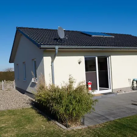 Inselblume 22 - Mit Garten Und Hund In Landkirchen